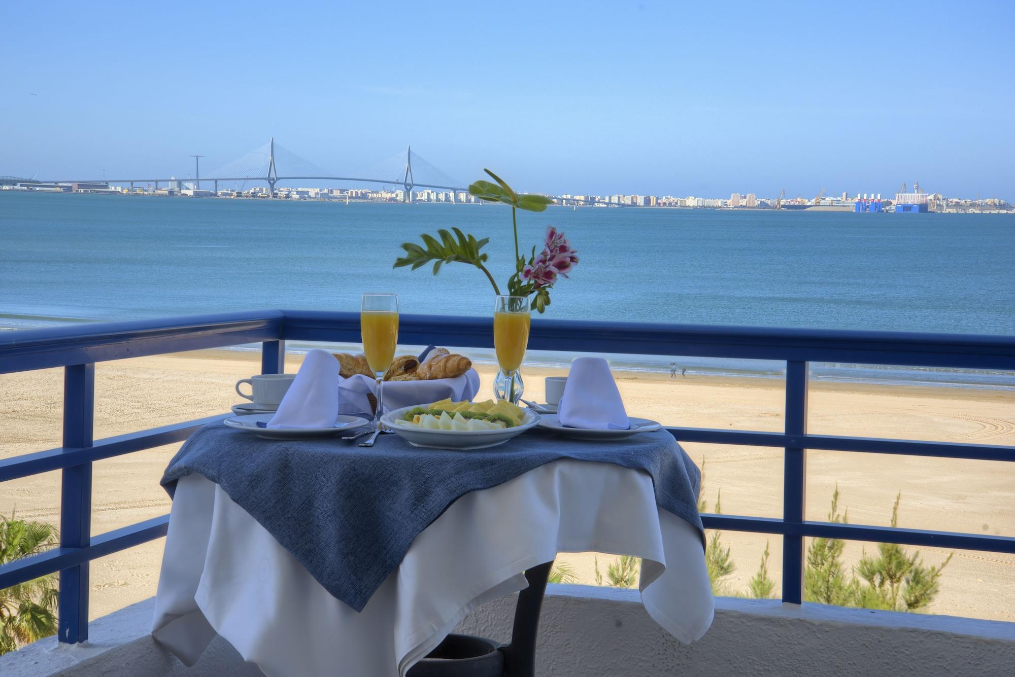 Hotel Puerto Bahia & Spa 엘푸에르토데산타마리아 외부 사진