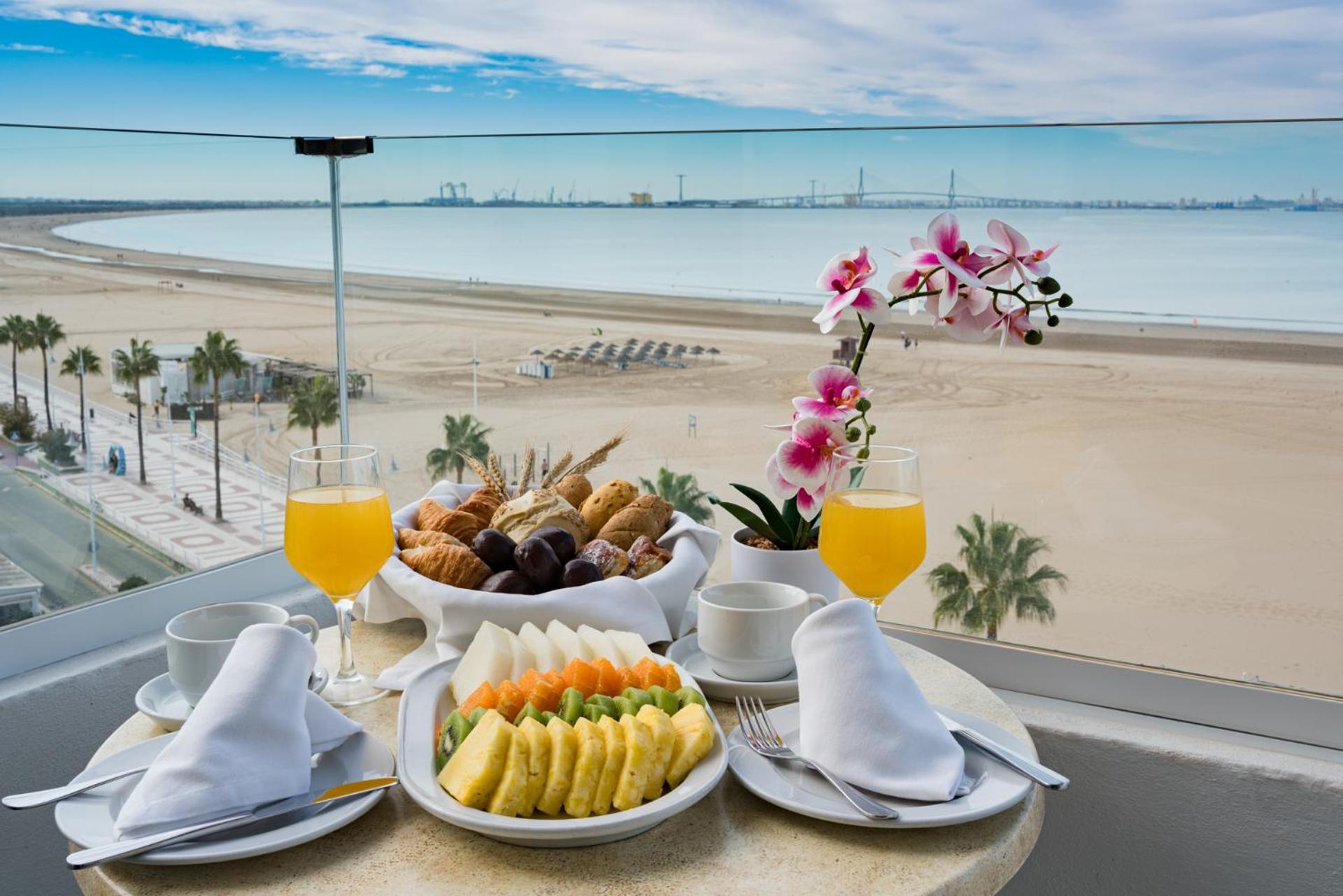Hotel Puerto Bahia & Spa 엘푸에르토데산타마리아 외부 사진